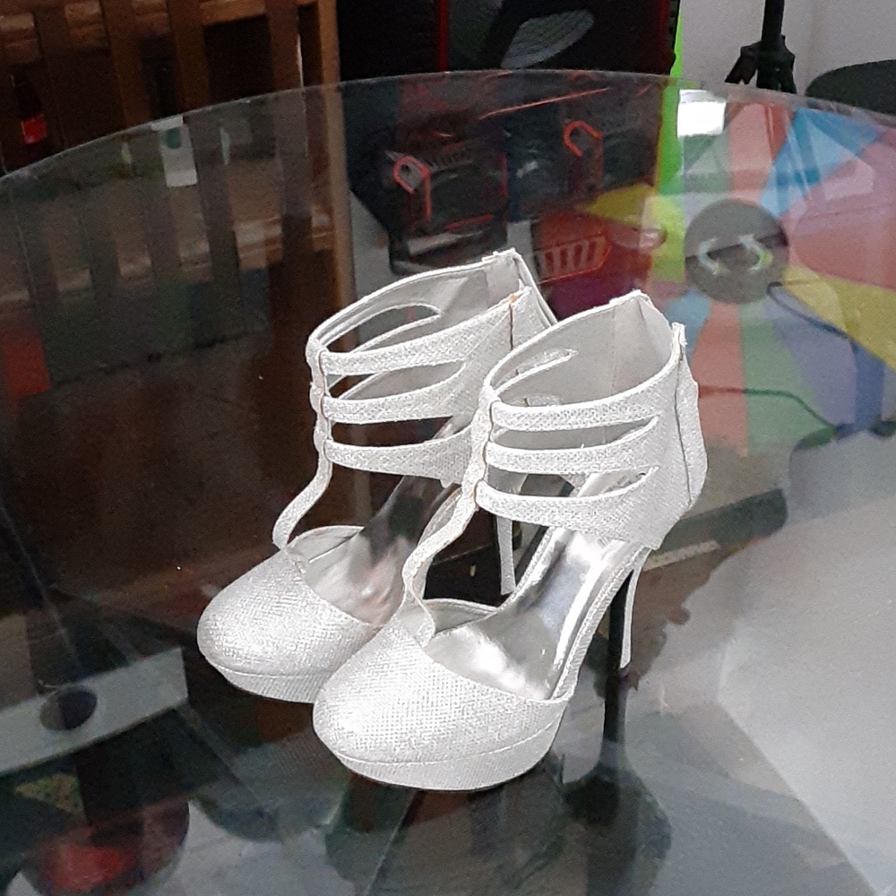 High heels - Picture 2 of 3